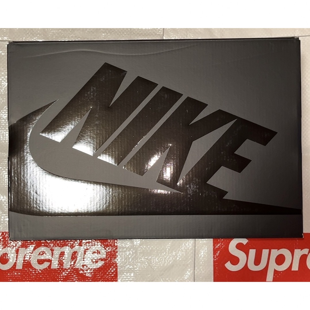 Supreme(シュプリーム)の【新品・未使用】Supreme NIKE エアフォース1 27.5cm メンズの靴/シューズ(スニーカー)の商品写真