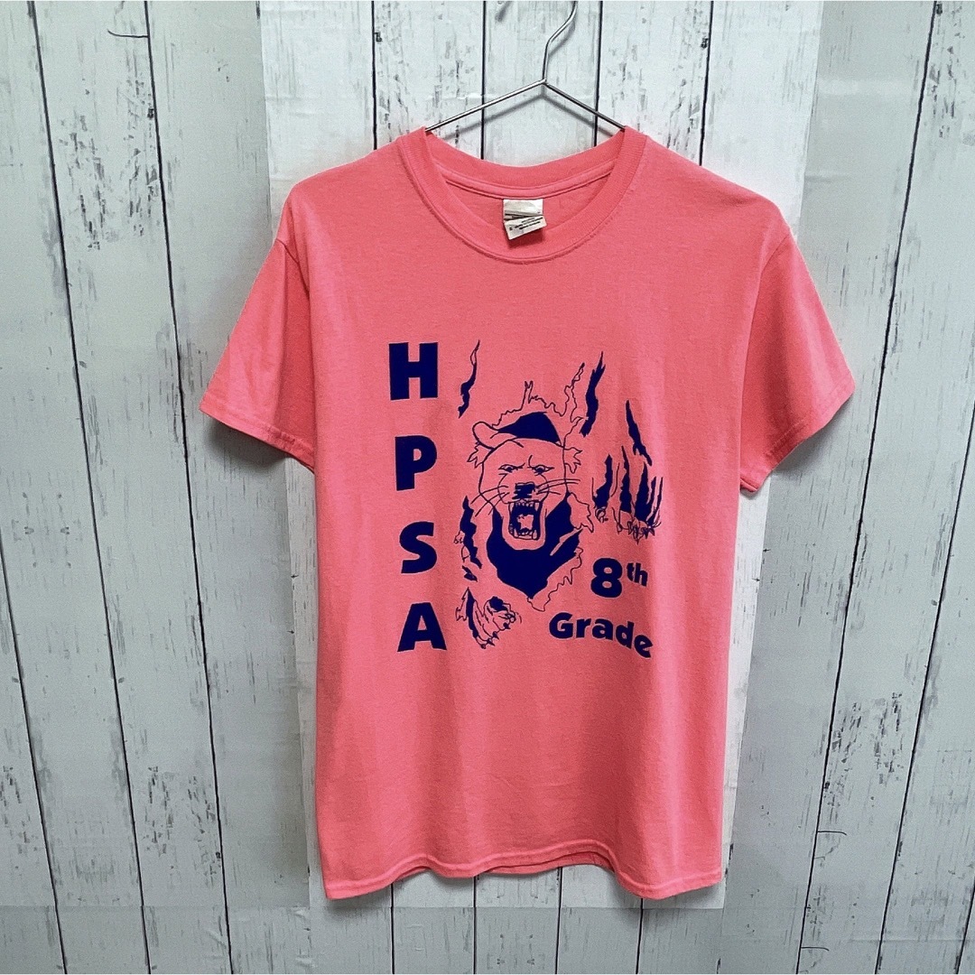 GILDAN(ギルタン)のUSA古着　GILDAN　Tシャツ　S　ピンク　アニマル　ライオン　ロゴ　クラス メンズのトップス(Tシャツ/カットソー(半袖/袖なし))の商品写真