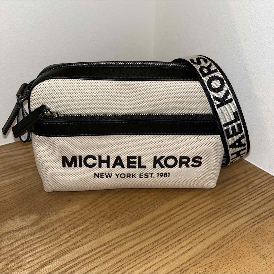 Michael Kors(マイケルコース)のMICHAEL KORS MENS  COOPER ユーティリティ クロスボディ メンズのバッグ(ショルダーバッグ)の商品写真