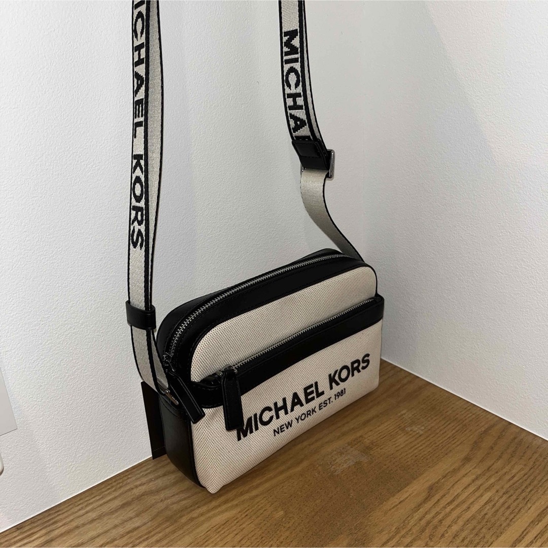 Michael Kors(マイケルコース)のMICHAEL KORS MENS  COOPER ユーティリティ クロスボディ メンズのバッグ(ショルダーバッグ)の商品写真