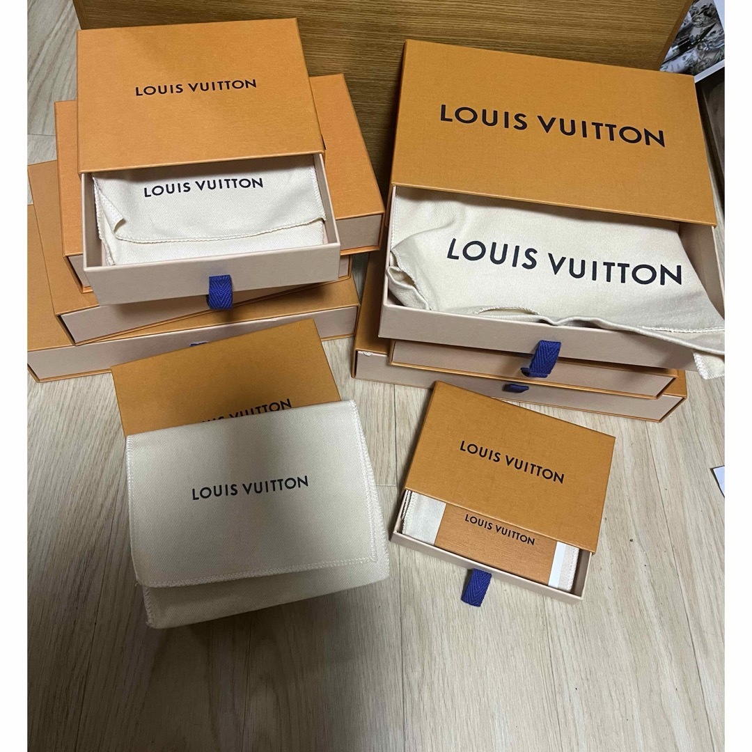 LOUIS VUITTON(ルイヴィトン)のヴィトン　空箱10個 ハンドメイドの素材/材料(各種パーツ)の商品写真