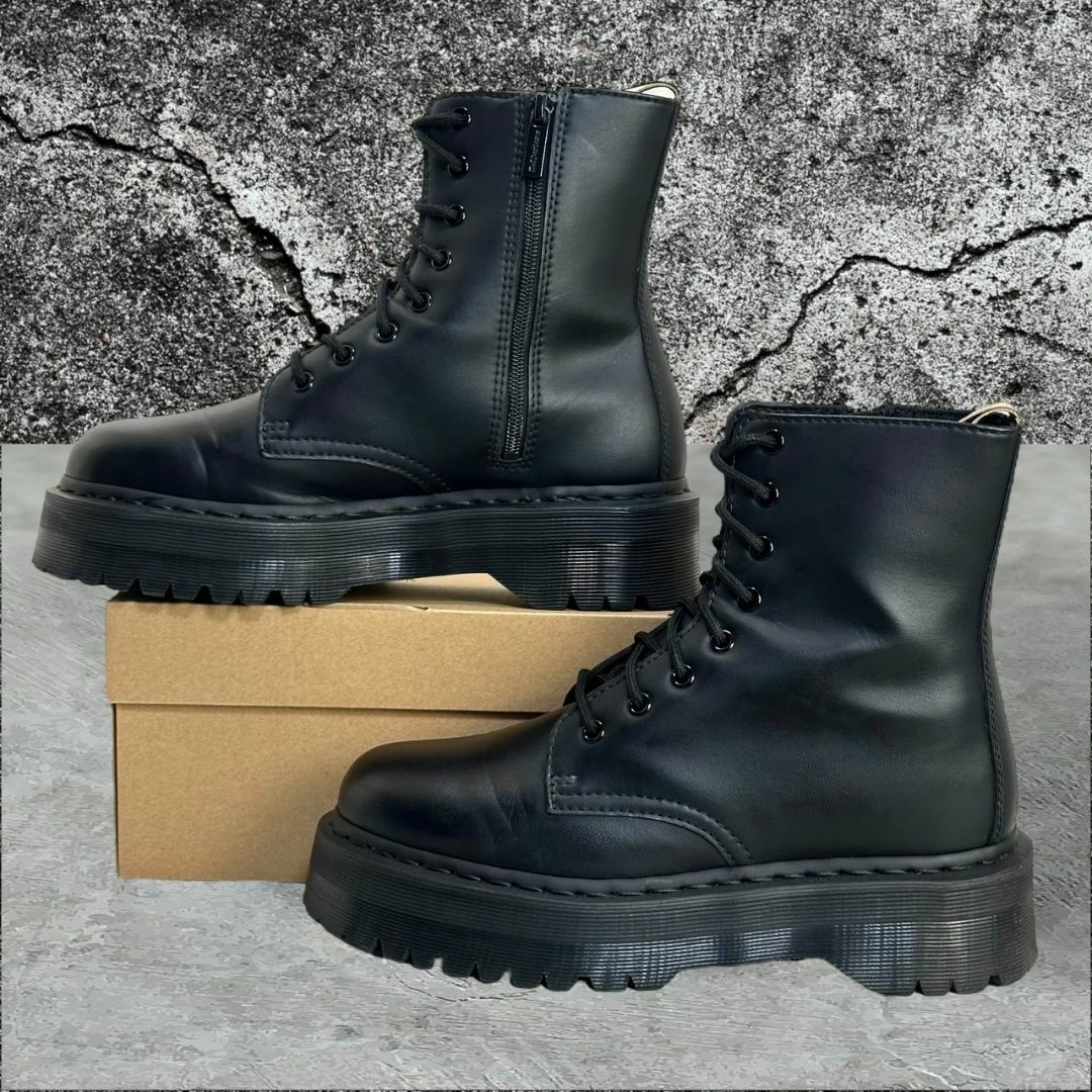 Dr.Martens(ドクターマーチン)の美品☆超人気モデル☆Dr.Martens JADONⅡ 8ホールブーツ 厚底 黒 メンズの靴/シューズ(ブーツ)の商品写真