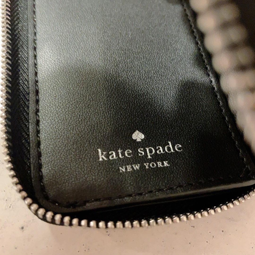 kate spade new york(ケイトスペードニューヨーク)のkatespade キーケース　鍵　ニンバスグレー　ホルダー　レザー レディースのファッション小物(キーケース)の商品写真