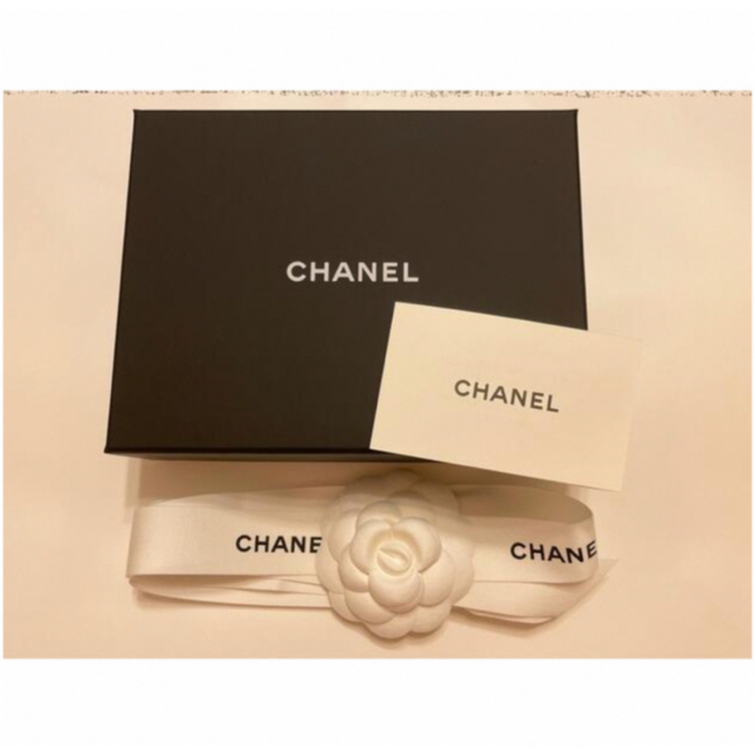 CHANEL(シャネル)のCHANEL シャネル　シュシュ　リボン　ホワイト　白　新品　ヘアアクセサリー レディースのヘアアクセサリー(ヘアゴム/シュシュ)の商品写真