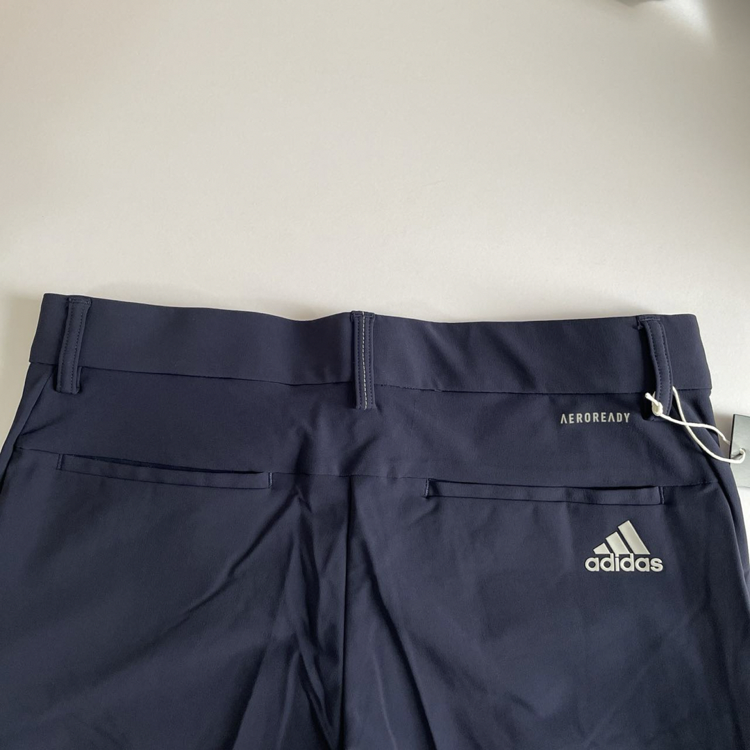 adidas(アディダス)の79新品12100円/アディダス/ゴルフ/メンズ春夏ストレッチロングパンツ/紺 スポーツ/アウトドアのゴルフ(ウエア)の商品写真