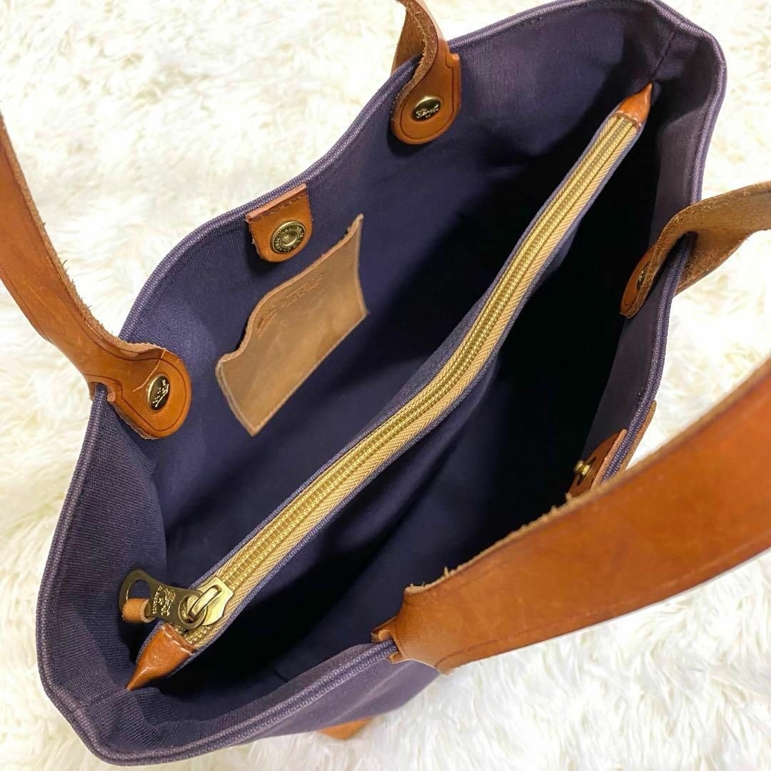 IL BISONTE(イルビゾンテ)の【現行品】イルビゾンテ キャンバス トートバッグ ミニサイズ ネイビー×ヌメ レディースのバッグ(トートバッグ)の商品写真