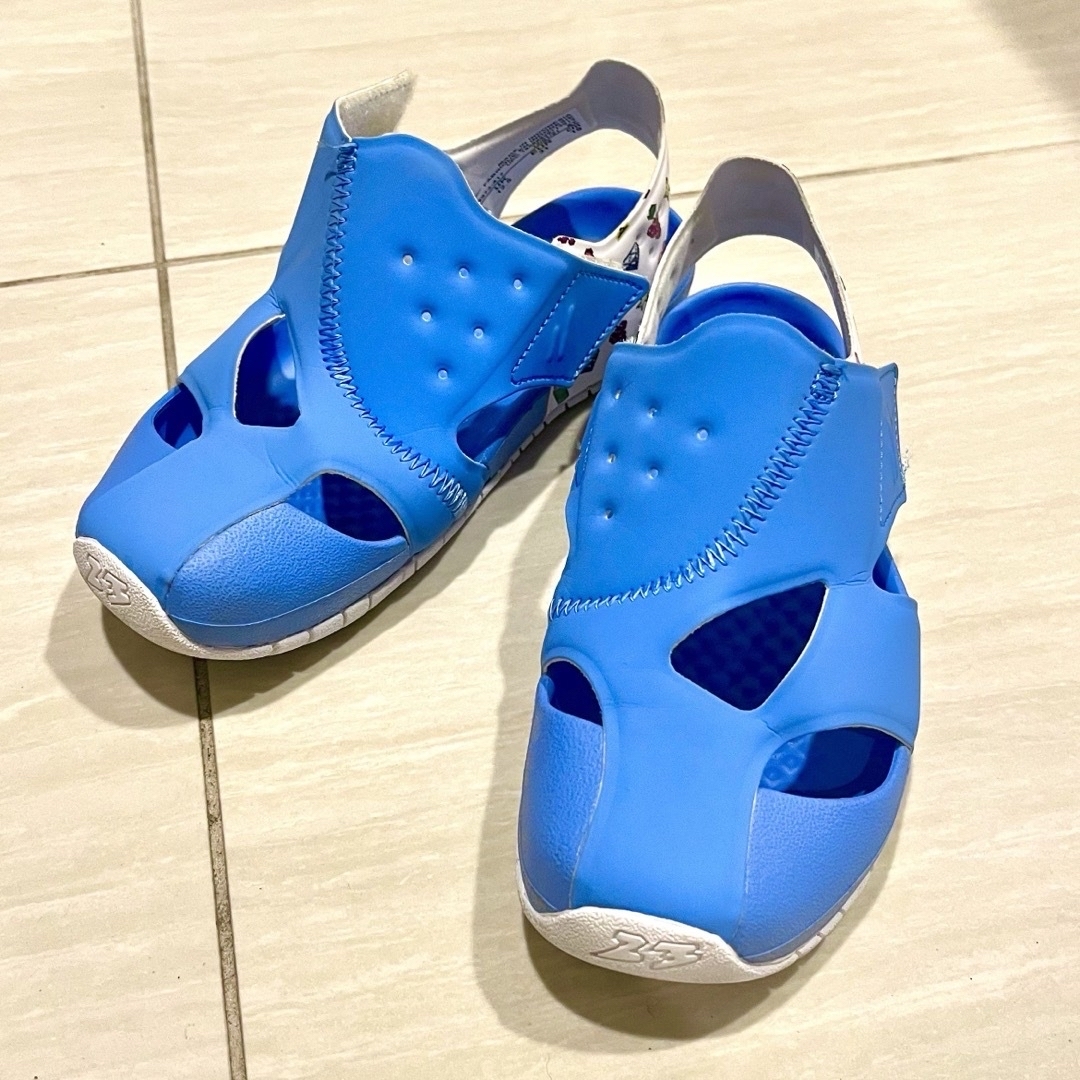 Jordan Brand（NIKE）(ジョーダン)のエアジョーダン　サンダル　ナイキ　キッズ キッズ/ベビー/マタニティのキッズ靴/シューズ(15cm~)(サンダル)の商品写真