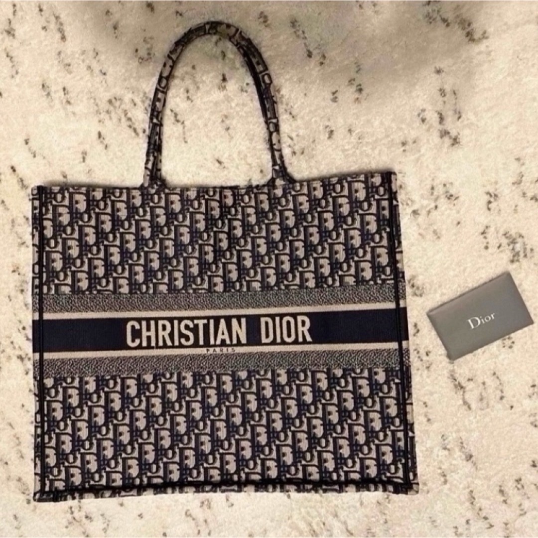 Christian Dior(クリスチャンディオール)のクリスチャンディオール　ブックトート　ラージ レディースのバッグ(トートバッグ)の商品写真