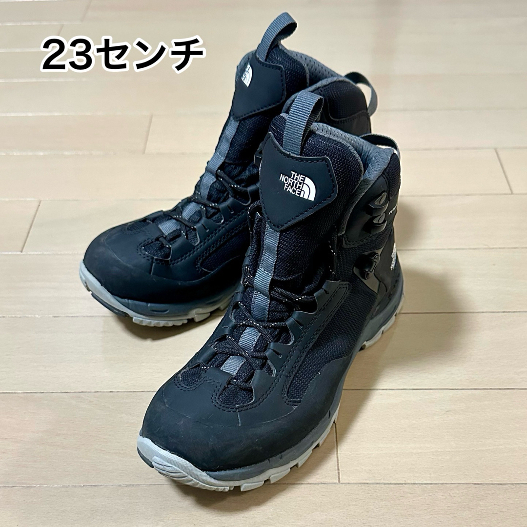 THE NORTH FACE(ザノースフェイス)の【お値下げ】ノースフェイス　登山靴　23センチ　使用1回のみ　ブラック スポーツ/アウトドアのアウトドア(登山用品)の商品写真