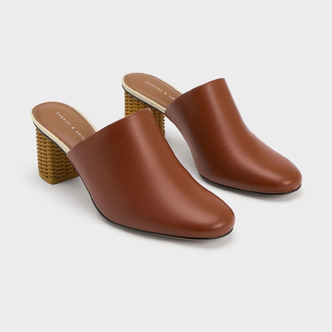 Charles and Keith(チャールズアンドキース)の新品未使用　CHARLES & KEITH ラタンブロックヒール ミュールです レディースの靴/シューズ(ミュール)の商品写真