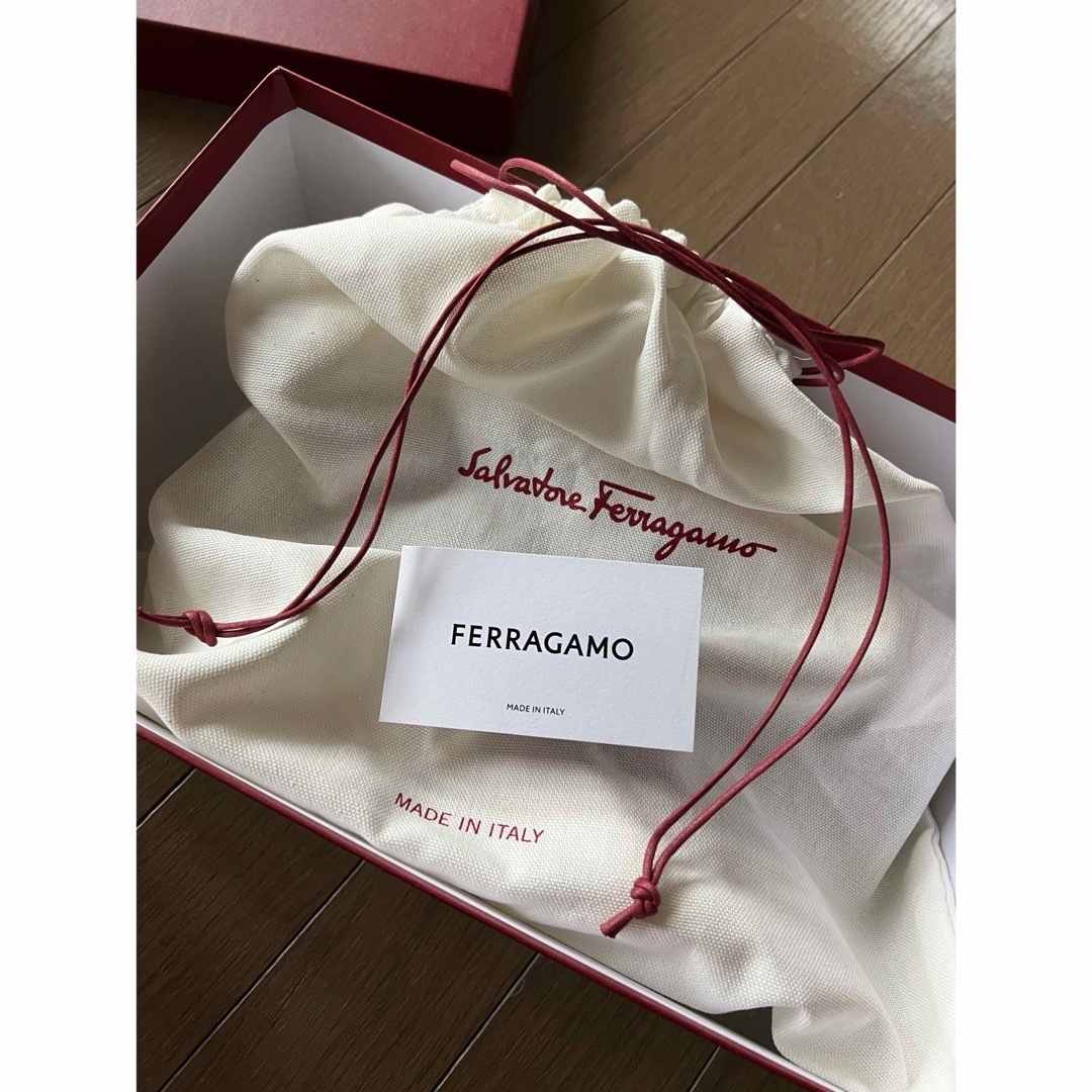 Salvatore Ferragamo(サルヴァトーレフェラガモ)の新品未使用　Salvatore Ferragamo レーススリッポン レディースの靴/シューズ(スリッポン/モカシン)の商品写真