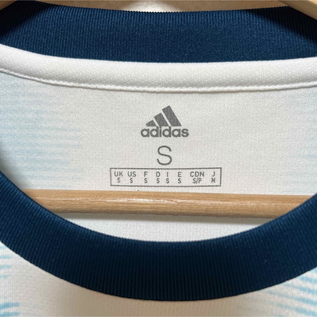 adidas(アディダス)のほぼ未使用　アルゼンチン代表 2019 ユニフォーム ホーム 半袖 レプリカ　M スポーツ/アウトドアのサッカー/フットサル(ウェア)の商品写真