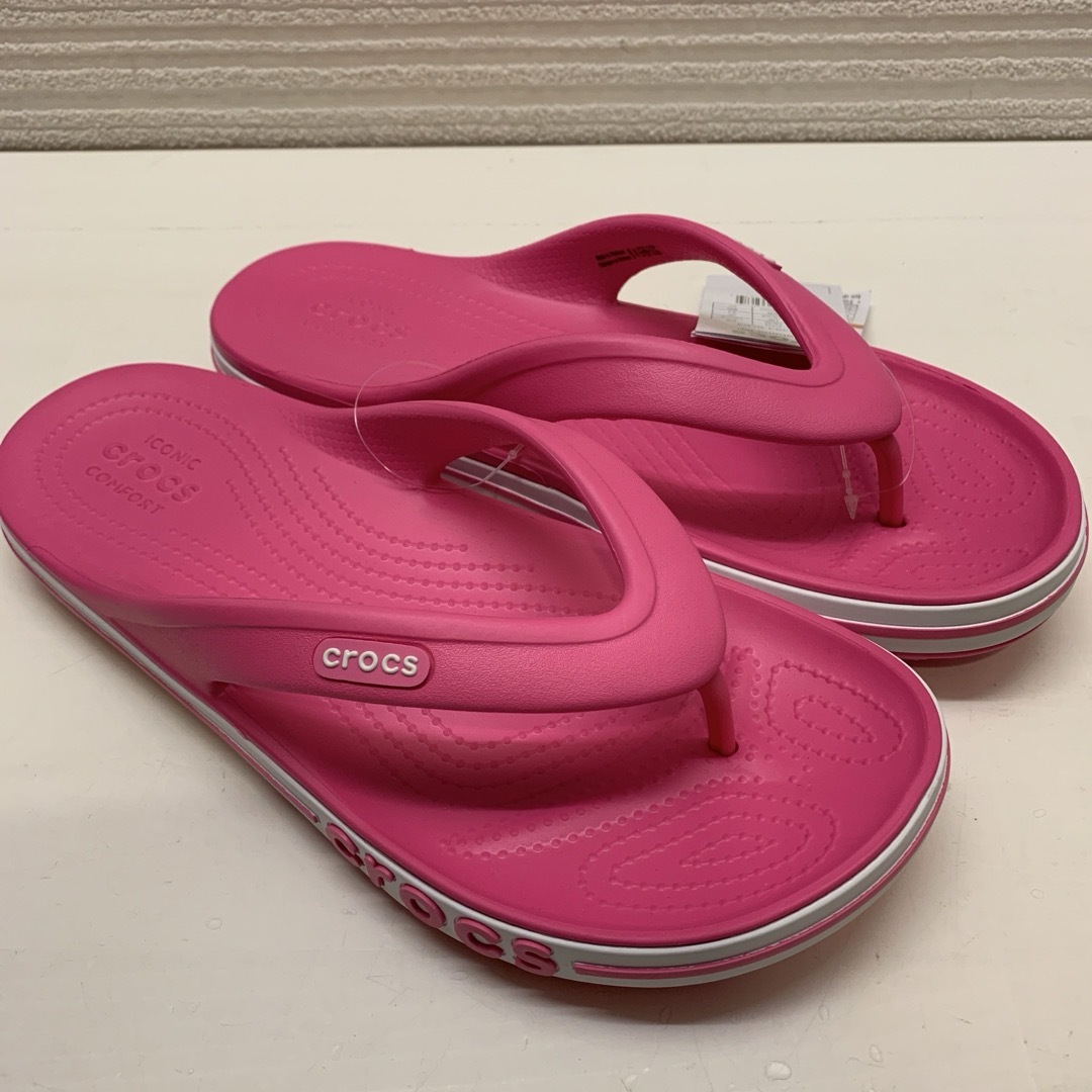 crocs(クロックス)のクロックス　CROCS 24㎝　バヤバンドフリップ　ビーチサンダル レディースの靴/シューズ(サンダル)の商品写真