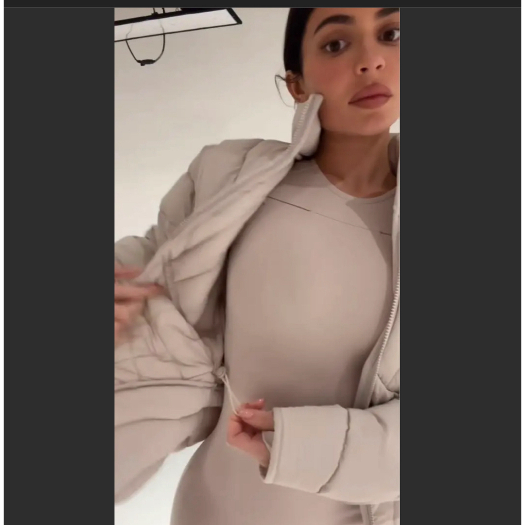SCULPTEDPUFFERJACKET khy Kylie Jenner レディースのジャケット/アウター(ダウンジャケット)の商品写真