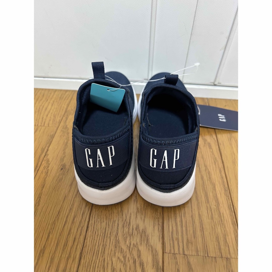 GAP(ギャップ)の【新品】スニーカー　キッズ　子供靴　ギャップ　gap 19センチ　ネイビー　 キッズ/ベビー/マタニティのキッズ靴/シューズ(15cm~)(スニーカー)の商品写真