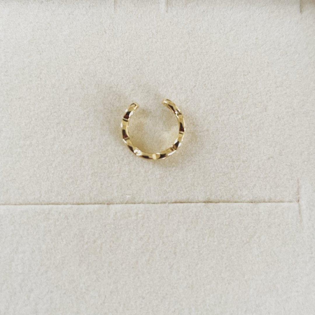 ete(エテ)のゴールドシンプルイヤリング 片耳 レディース メンズ 金14コーディング レディースのアクセサリー(ピアス)の商品写真