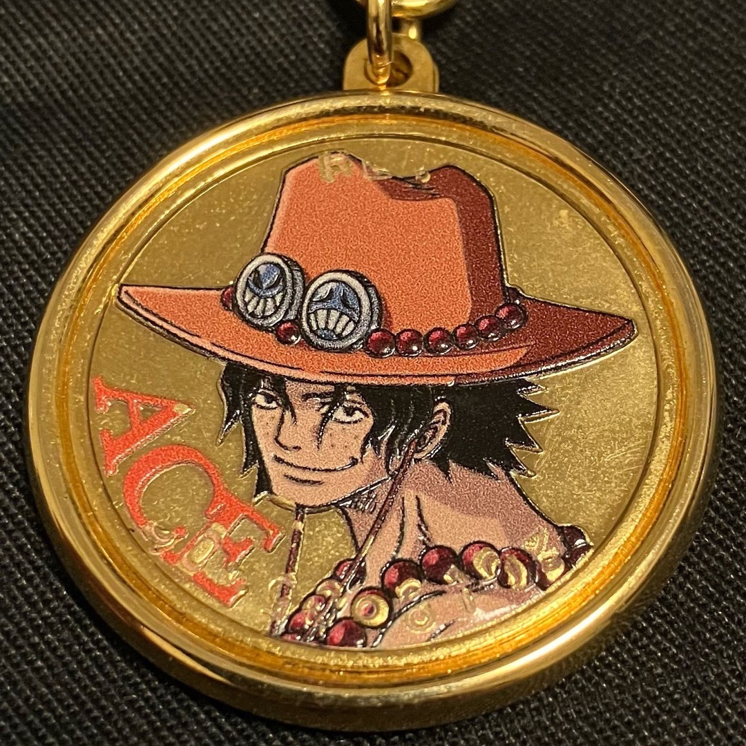 ONE PIECE(ワンピース)の未使用品 ワンピース サンジ メダルキーホルダー ゴールド エンタメ/ホビーのアニメグッズ(キーホルダー)の商品写真