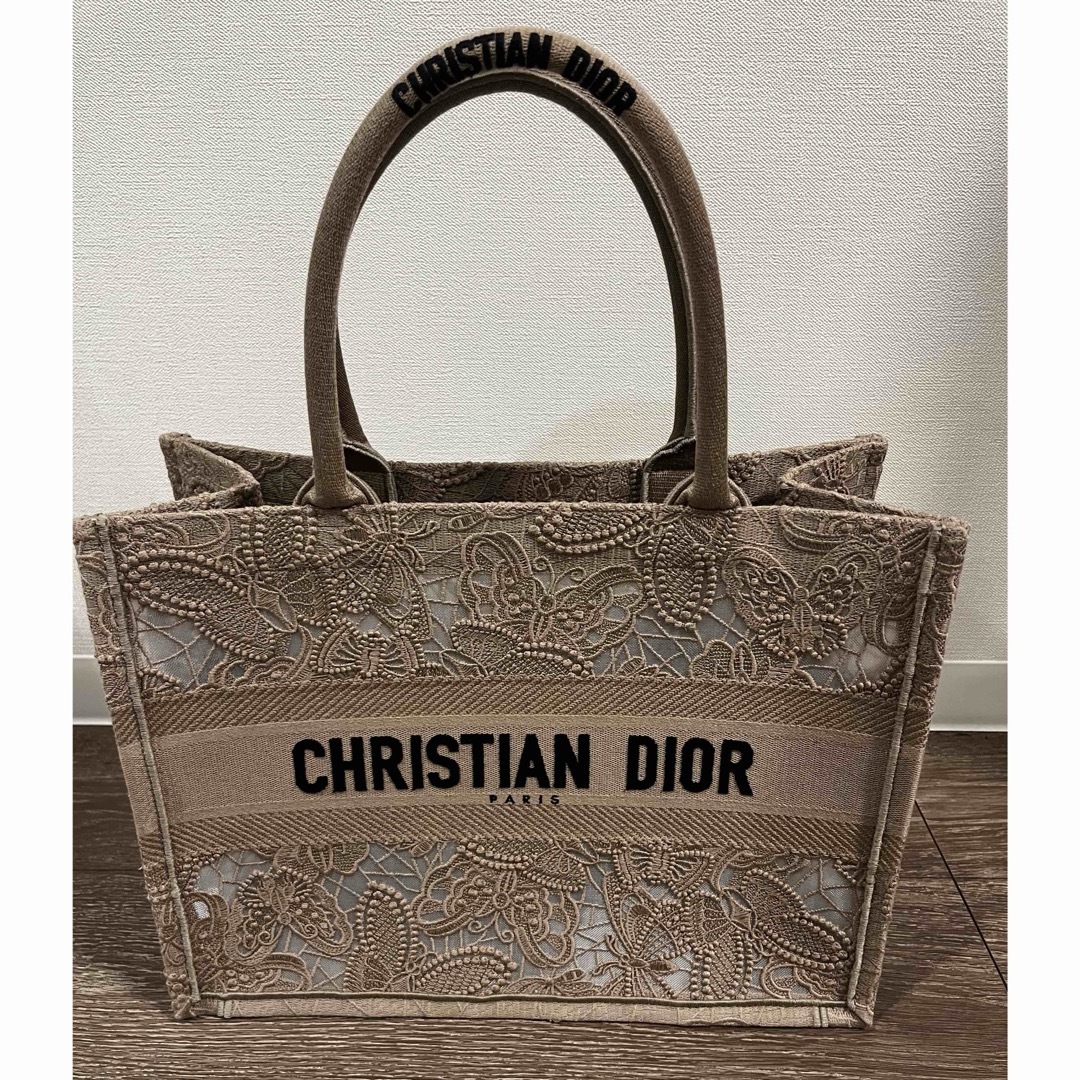 Christian Dior(クリスチャンディオール)のDior Book Tote バッグ ミディアム レディースのバッグ(ハンドバッグ)の商品写真