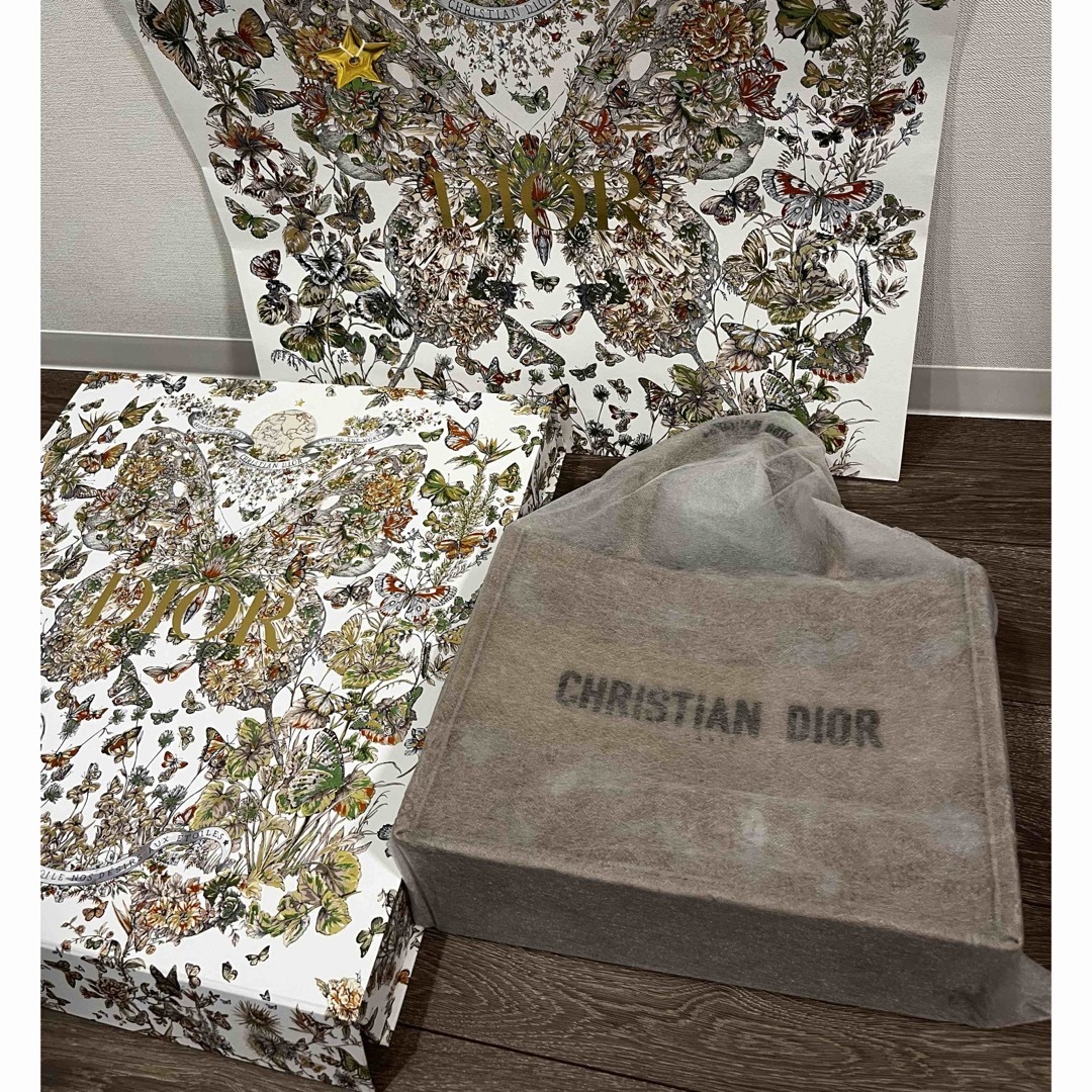 Christian Dior(クリスチャンディオール)のDior Book Tote バッグ ミディアム レディースのバッグ(ハンドバッグ)の商品写真