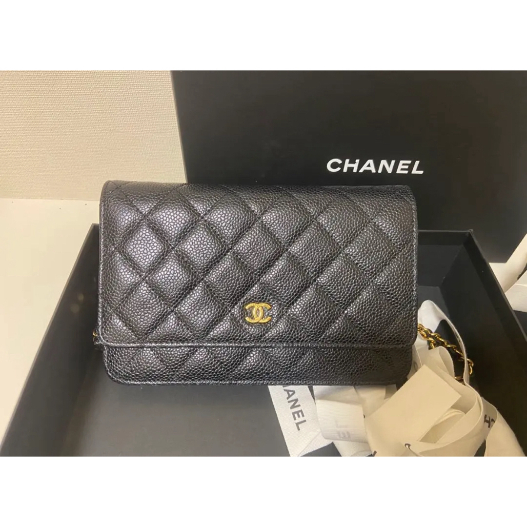 CHANEL(シャネル)のシャネル チェーンウォレット キャビアスキン　ゴールド レディースのバッグ(ショルダーバッグ)の商品写真