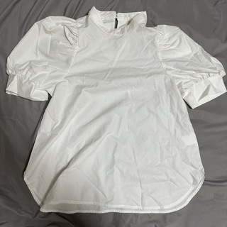 パフスリーブ　ホワイト　白　シフォン　シャツ　Tシャツ(シャツ/ブラウス(半袖/袖なし))
