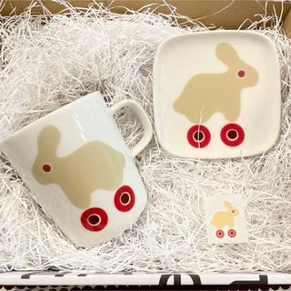 マリメッコ(marimekko)のmarimekko マリメッコ　限定Rullaマグ＋プレート各1点　シール付き(食器)