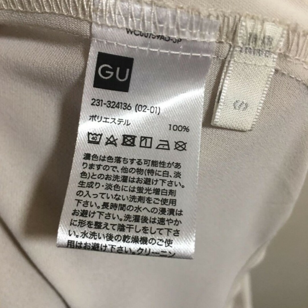 GU(ジーユー)の送料込 GU フレンチスリーブペプラムブラウス ベージュ S レディースのトップス(シャツ/ブラウス(半袖/袖なし))の商品写真