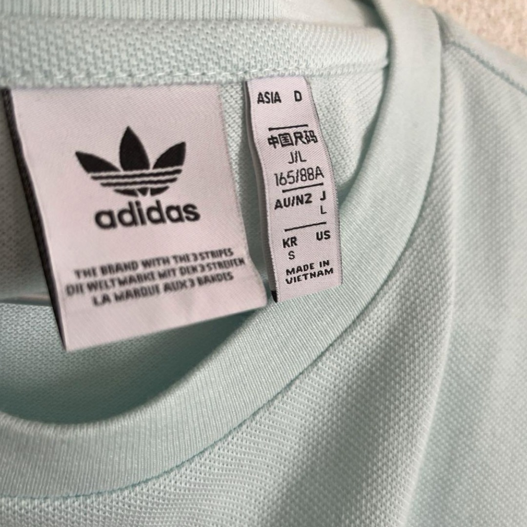 adidas(アディダス)のadidas アディダス　ロゴワッペンTシャツ　鹿の子生地　半袖 レディースのトップス(Tシャツ(半袖/袖なし))の商品写真