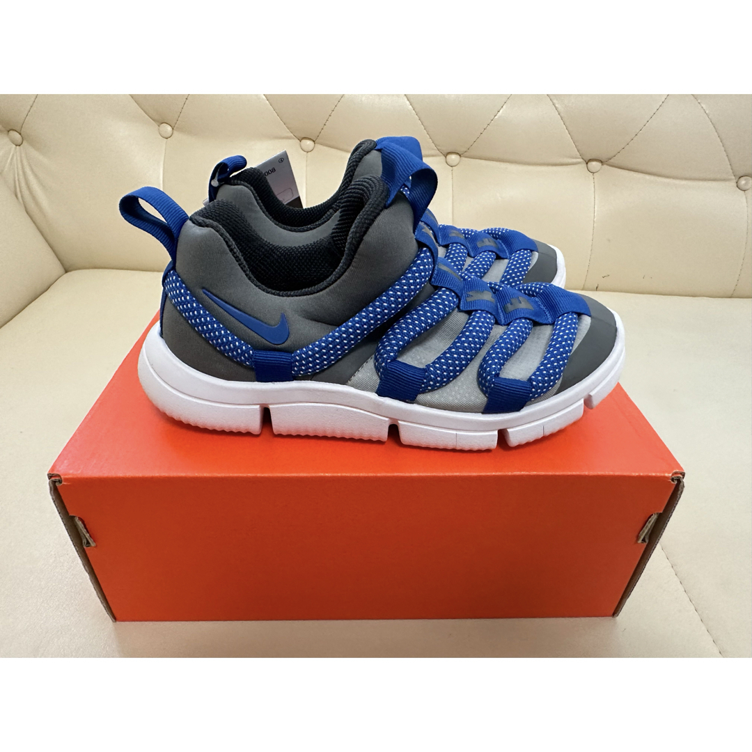 NIKE(ナイキ)のNike ノーヴィス AQ9661 008  新品未使用品　19 キッズ/ベビー/マタニティのキッズ靴/シューズ(15cm~)(スニーカー)の商品写真