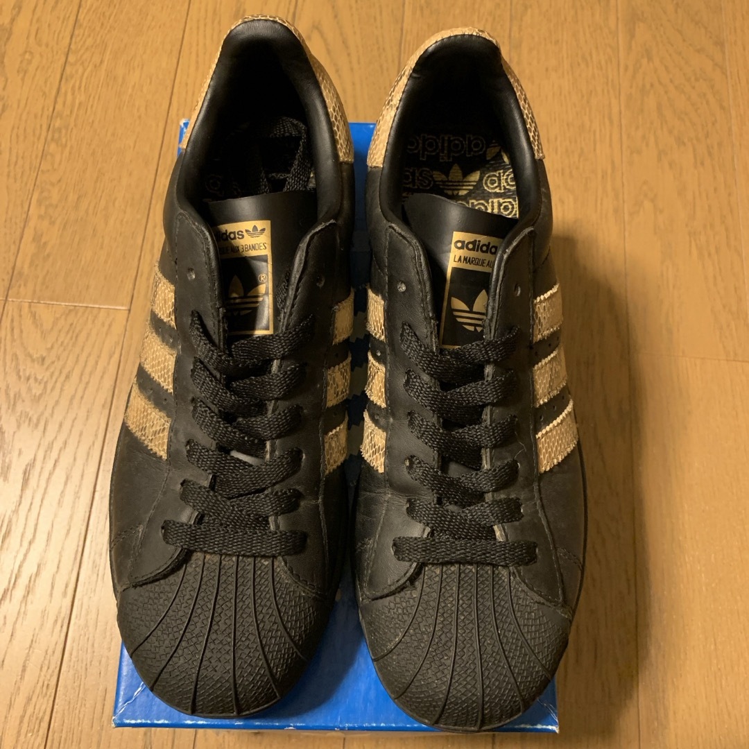 adidas(アディダス)のスーパースター　スネーク　ブラック　コルダ　24.5cm 6H アディダス  レディースの靴/シューズ(スニーカー)の商品写真