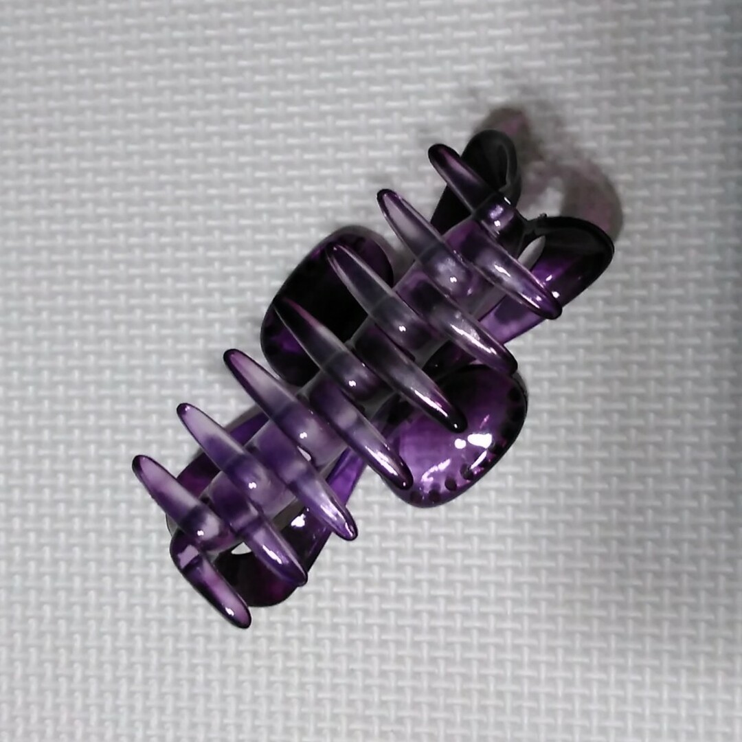 ヘアクリップ　紫　透明　キラキラストーン レディースのヘアアクセサリー(バレッタ/ヘアクリップ)の商品写真