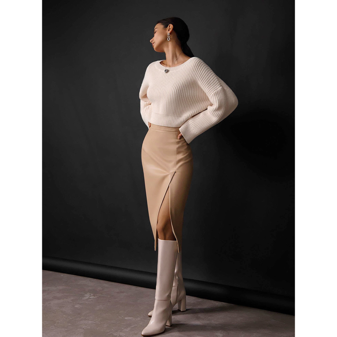 フェイクレザースカート アーバンシック ベージュ レディースのスカート(ひざ丈スカート)の商品写真
