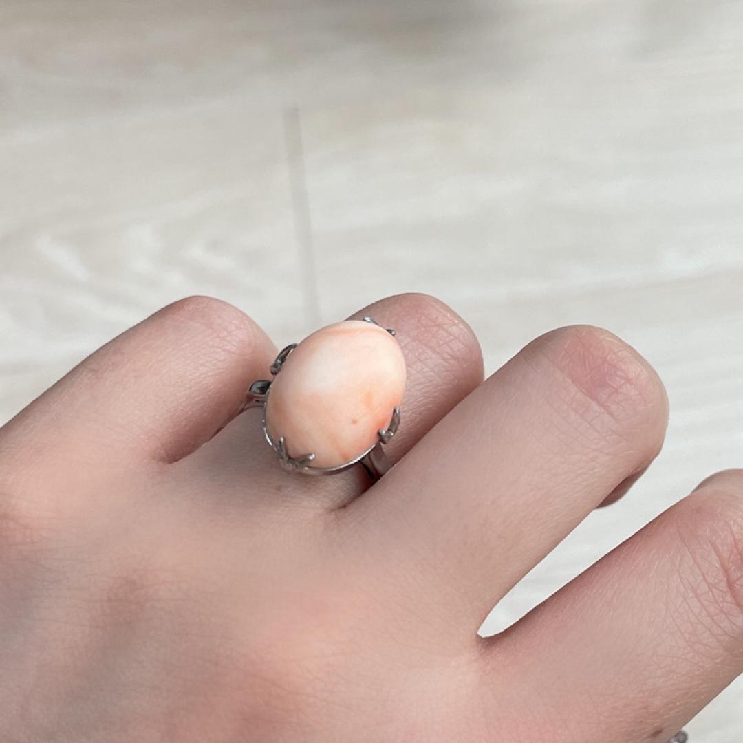【silver】珊瑚 オーバル型 リング レディースのアクセサリー(リング(指輪))の商品写真