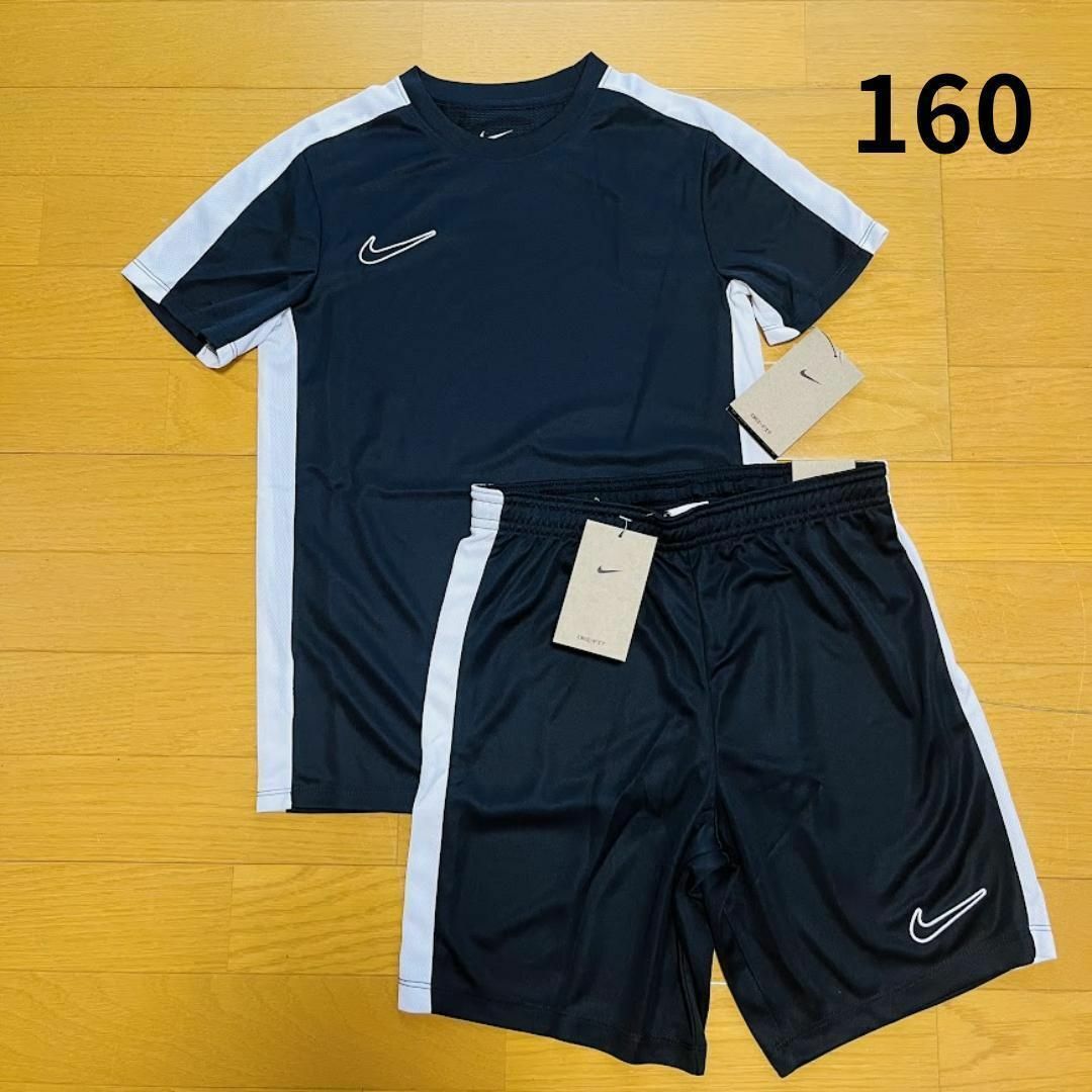 NIKE(ナイキ)の【新品】NIKE　160　セットアップ　上下セット　黒　半袖Tシャツ・パンツ キッズ/ベビー/マタニティのキッズ服男の子用(90cm~)(Tシャツ/カットソー)の商品写真