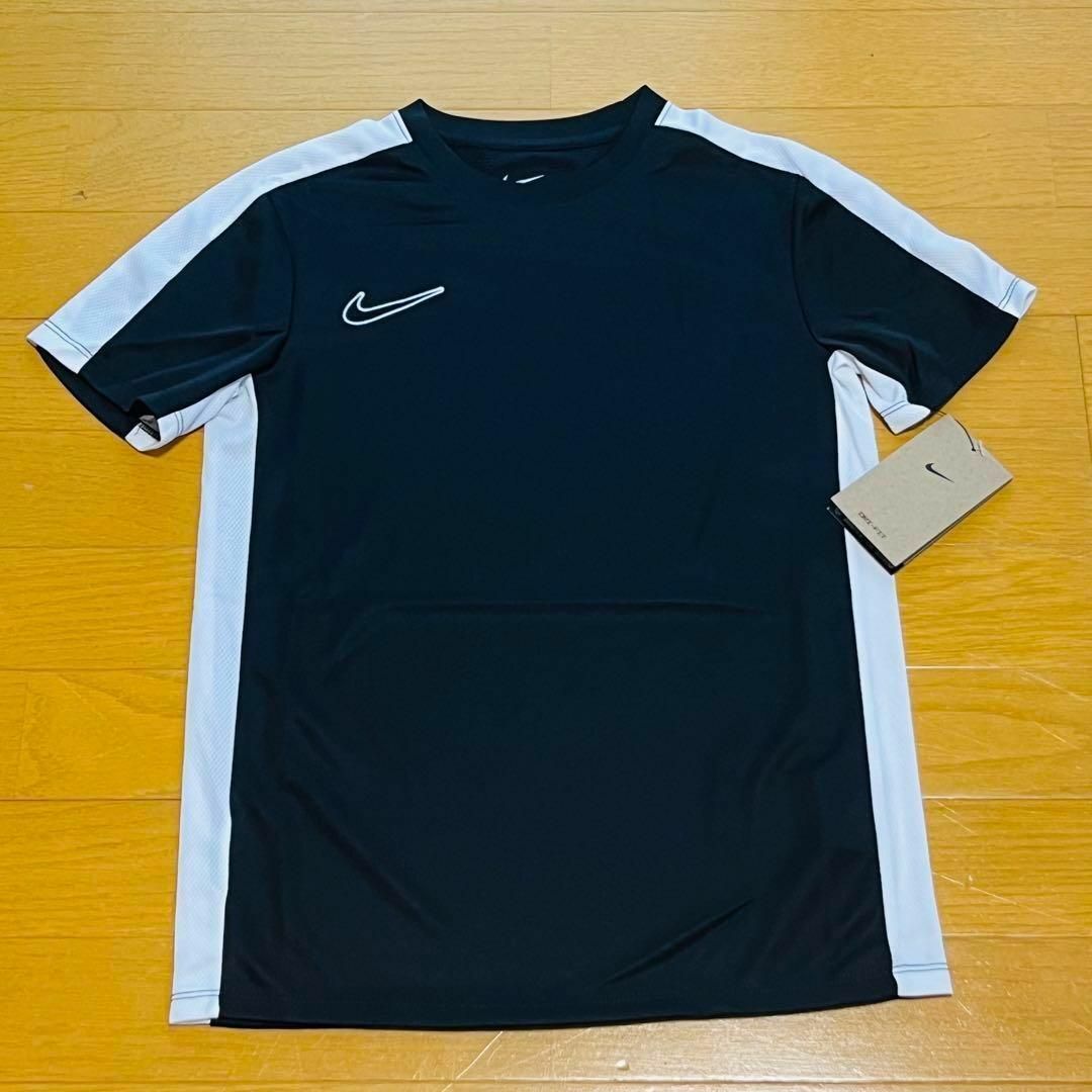 NIKE(ナイキ)の【新品】NIKE　160　セットアップ　上下セット　黒　半袖Tシャツ・パンツ キッズ/ベビー/マタニティのキッズ服男の子用(90cm~)(Tシャツ/カットソー)の商品写真