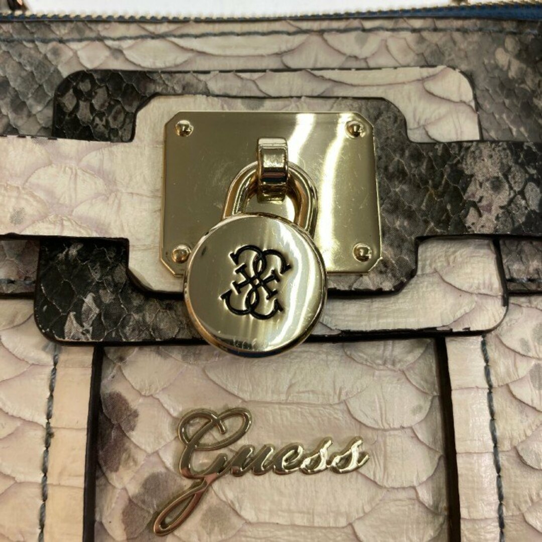 GUESS(ゲス)の★GUESS ゲス 2wayショルダーバッグ パイソン グレー系 レディースのバッグ(ショルダーバッグ)の商品写真