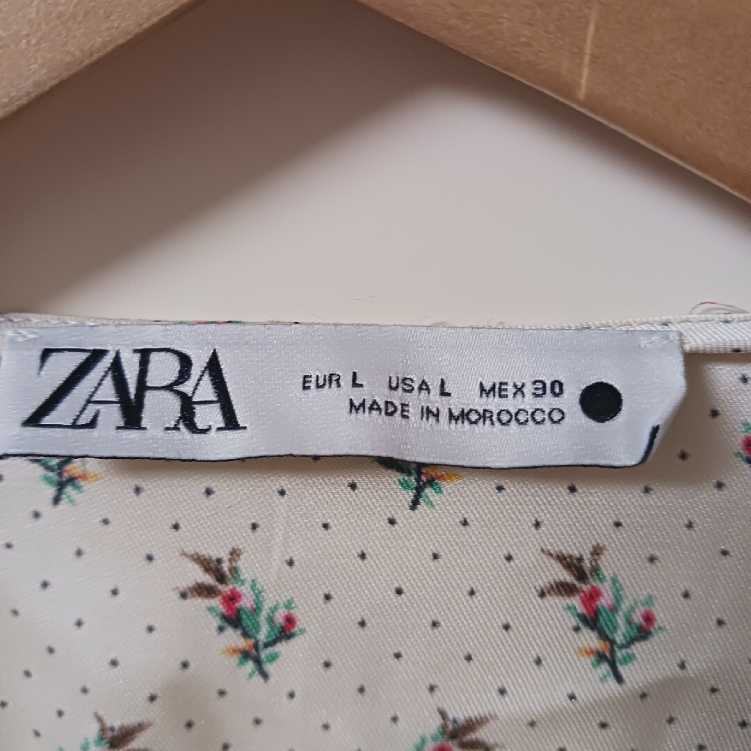 ZARA(ザラ)の_ZARA 花柄クロップド丈ブラウス レディースのトップス(シャツ/ブラウス(長袖/七分))の商品写真