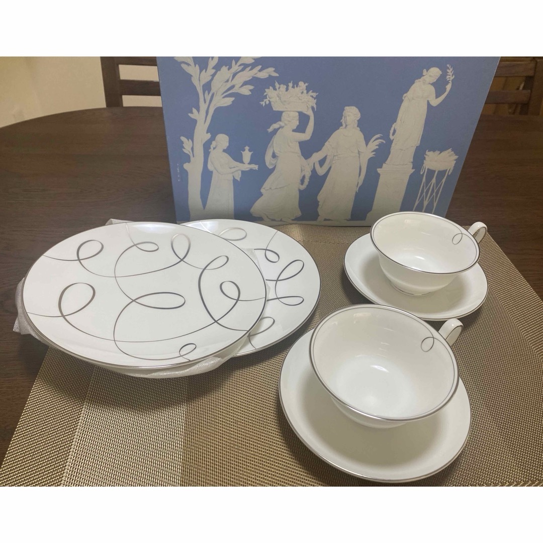新品!ウェッジウッド カップ&ソーサー2客&20.5㎝プレート2枚 新品!ウェッジウッド カップ&ソーサー2客&20.5㎝プレート2枚