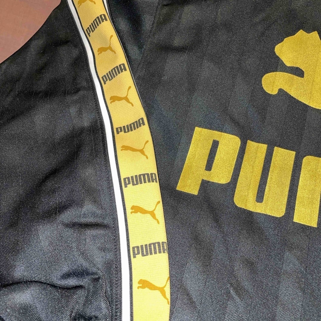 PUMA(プーマ)のPUMA プーマ ビックロゴ ジャージ ブラック  ゴールド サイズ 表記 M メンズのトップス(ジャージ)の商品写真