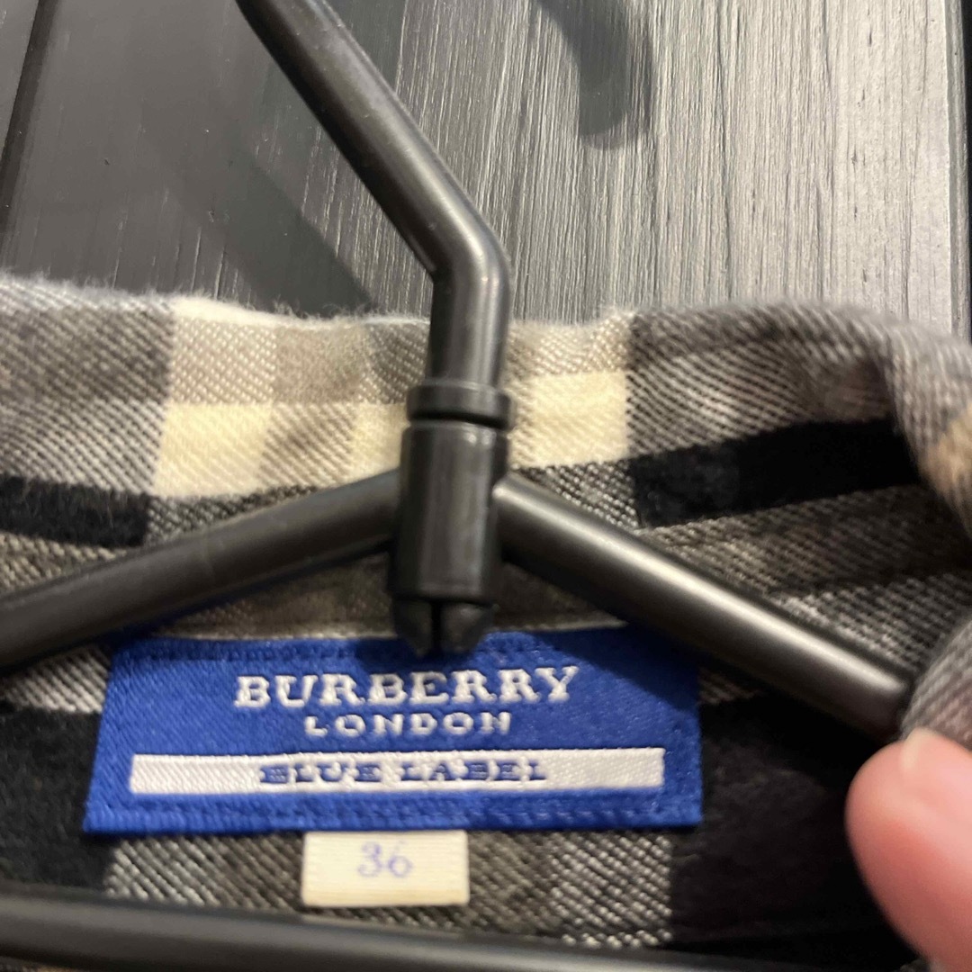 BURBERRY BLUE LABEL(バーバリーブルーレーベル)のシャツ　Burberry レディースのトップス(シャツ/ブラウス(長袖/七分))の商品写真