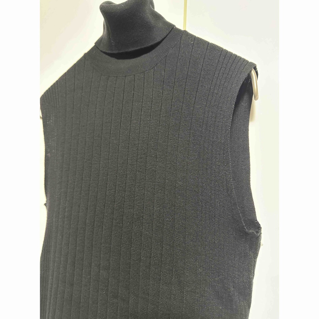 EPOCA(エポカ)のエポカ　ニット シルク　絹　タートルネック ノースリーブ 黒 カットソー　リブ レディースのトップス(ニット/セーター)の商品写真