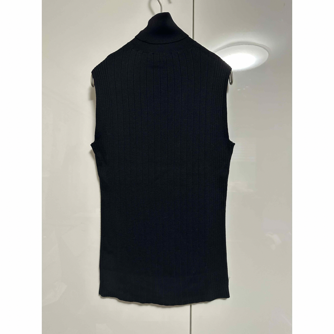EPOCA(エポカ)のエポカ　ニット シルク　絹　タートルネック ノースリーブ 黒 カットソー　リブ レディースのトップス(ニット/セーター)の商品写真