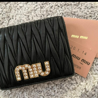 ミュウミュウ(miumiu)のMIUMIU 二つ折り財布(財布)