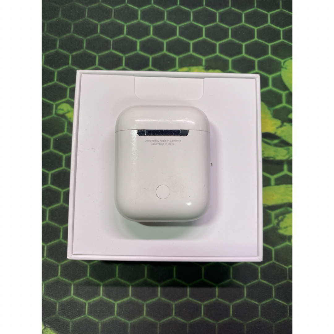 Apple(アップル)のApple AirPods  第2世代　充電ケース スマホ/家電/カメラのオーディオ機器(ヘッドフォン/イヤフォン)の商品写真