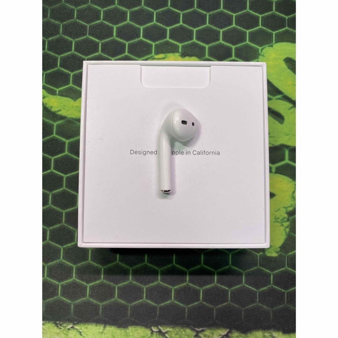 Apple(アップル)のApple AirPods  第2世代　左耳　左側　左 スマホ/家電/カメラのオーディオ機器(ヘッドフォン/イヤフォン)の商品写真