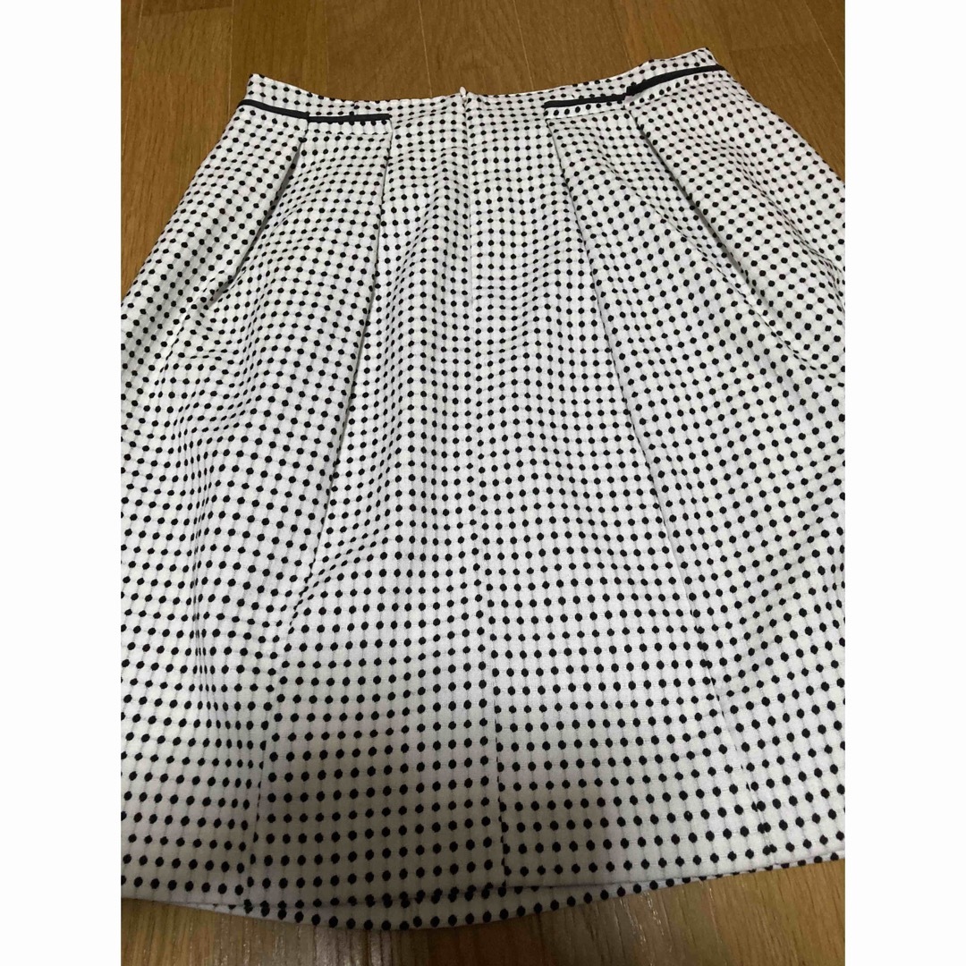 美品/日本製/スカート/W67/ドット柄/白地 レディースのスカート(ひざ丈スカート)の商品写真