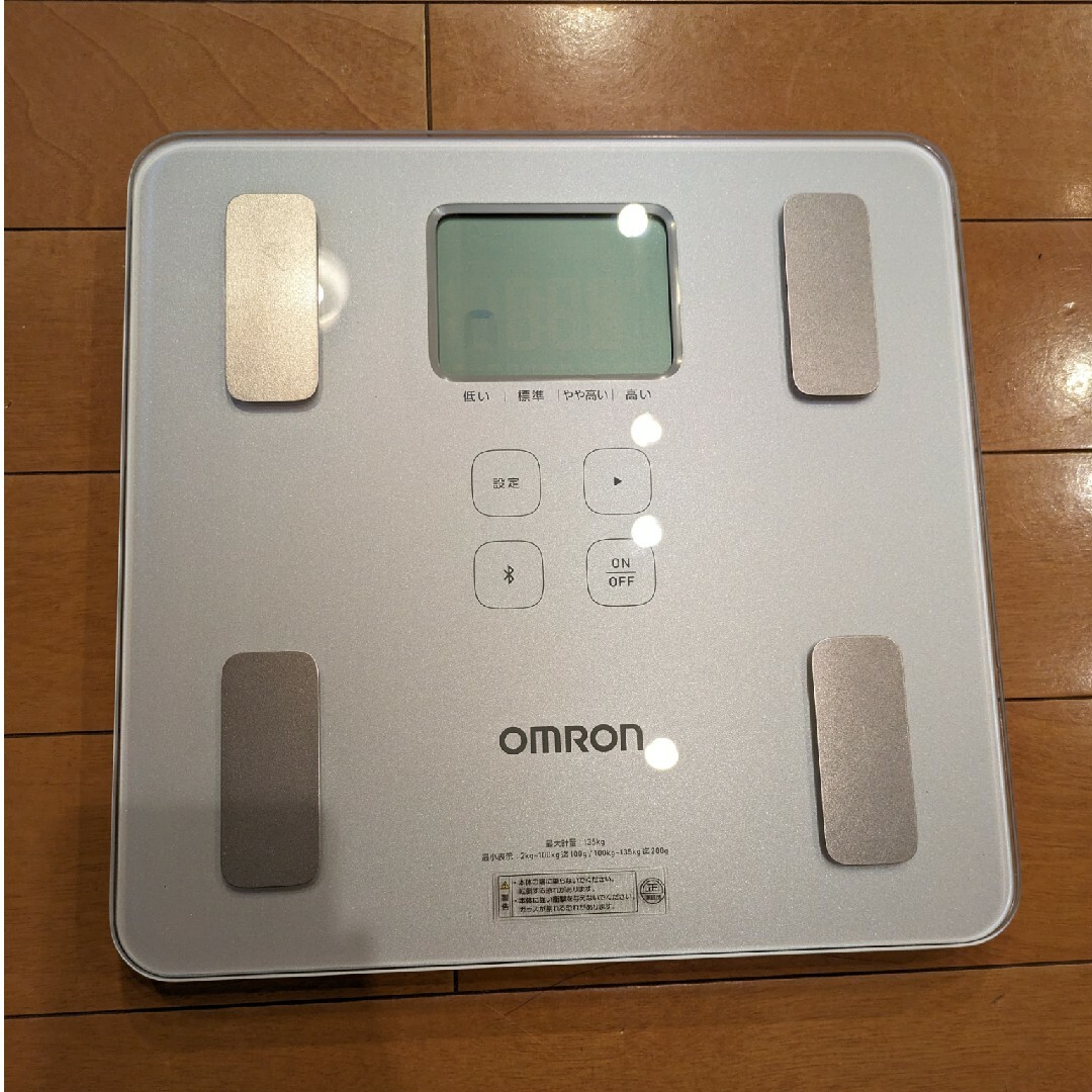 OMRON(オムロン)のオムロン カラダスキャン HBF-228T 体重計 体組成計 スマホ/家電/カメラの美容/健康(体重計/体脂肪計)の商品写真