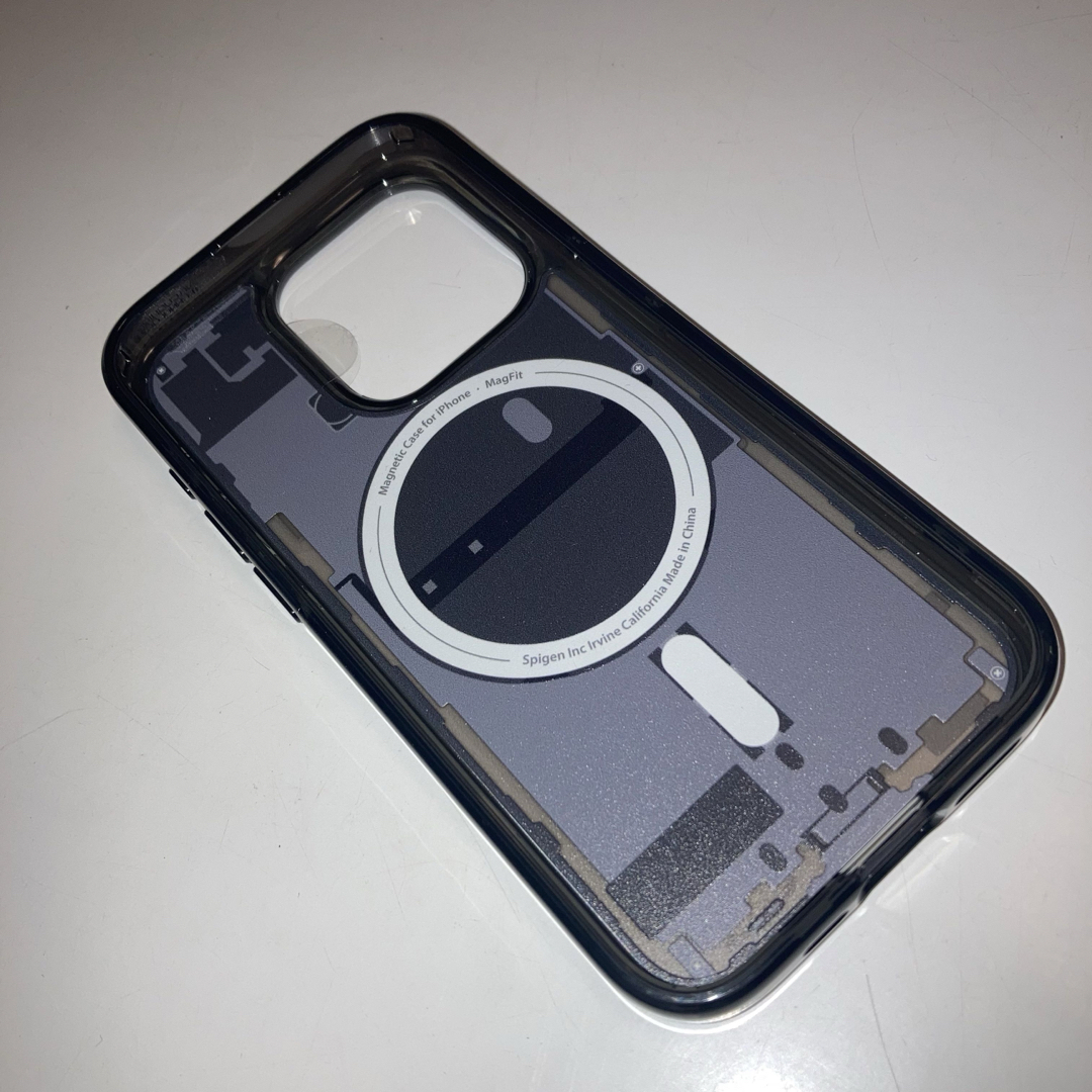 Spigen iPhone15Proケース ウルトラ・ハイブリッド マグフィット スマホ/家電/カメラのスマホアクセサリー(iPhoneケース)の商品写真