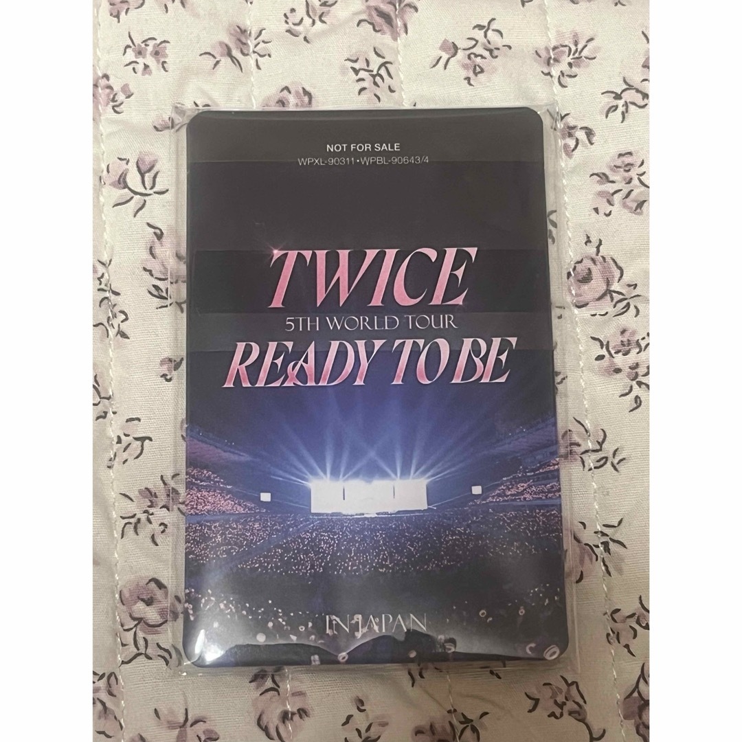 TWICE(トゥワイス)の【初回限定盤/未開封】 READY TO BE DVD トレカ TWICE エンタメ/ホビーのCD(K-POP/アジア)の商品写真