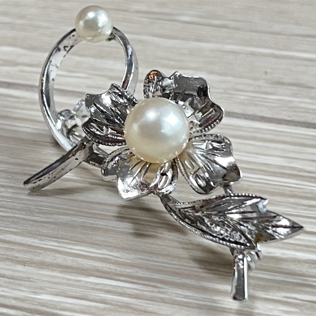 【美品 silver】真珠7mm お花 ブローチ レディースのアクセサリー(ブローチ/コサージュ)の商品写真